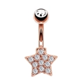 Detailansicht eines roségoldenen Stern-Bauchnabelpiercings mit funkelnden Zirkonias - Roségold Pentagramm-Stil (1944)