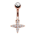 Makroaufnahme von Bauchnabelpiercing in Roségold mit Zirkon-besetztem vierzackigem Stern - Roségold Vier-Punkte-Stern-Stil (1945)