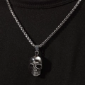 Collar con colgante de calavera de acero inoxidable pulido estilo gótico y cadena box - Plateado