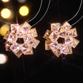 Detail of flower shaped gold earrings with sparkling champagne square-cut zircons - Gold and Light Pink Radial Style