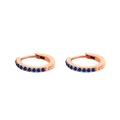 Orecchini a cerchio in acciaio inossidabile oro rosa con piccoli strass blu scuro - Settembre Blu Reale - Oro Rosa