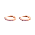 Eleganti orecchini a cerchio in oro rosa con una fila di vivaci zirconi viola - Ottobre Rosa - Oro Rosa