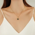 Elegante collar de corazón chapado en oro de 18k con incrustación negra para mujer - Colgante de Corazón Negro (OYSN057GL) / Dorado