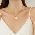 Collar minimalista chapado en oro de 18K con colgante de girasol y cadena de cuerda - Colgante Ovalado de Girasol (OYSN018GL) / Dorado