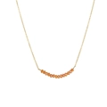 Detail der Goldkette mit zwölf facettierten orangefarbenen Bernstein-Kristallperlen - Kaffeekristall