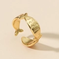 Elegante anello aperto in ottone placcato oro con esclusivo design a doppio pesce strutturato - Aperto Regolabile / Stile Lisca di Pesce Creativo Oro (JZ608GL)
