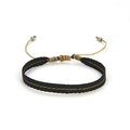 Detailweergave van geweven etnische armband met verstelbaar koord en zilveren metalen kralen - Vintage Gevlochten Gestikte Stijl (KZ-0049) / Zwart/Geel