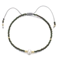 Détail du bracelet réglable en perles Miyuki avec perle blanche et cordon tressé - Style Perle Irisée Vert Foncé (BR0240)