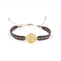 Détail d'un bracelet ethnique tissé à la main avec pendentif croix dorée et cordon réglable - Disque avec Motif de Croix (KZ-Z0018)