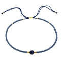 Detail van donkerblauwe kralenarmband met gouden accenten en natuurlijke lapis - Donkerblauw Goud Mix met Blauwe Steen (BR0104)