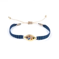 Détail du bracelet tissé avec médaillon ovale doré serti de pierres multicolores - Pierre Précieuse Ovale Multicolore (KZ-Z0022)