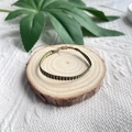 Handgeweven armband met zwart en goud schaakbordpatroon en verstelbaar trekkoord - Zwart Goud Geblokte Stijl (KZ-0074)