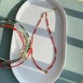 Boho kristallen kralenkettingen met boze oog en hartjes op een decoratief dienblad - Veelkleurige Kralen Boze Oog Hanger (SJX220013A)