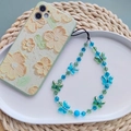 iPhone-Hülle mit Blumenrelief und Schmetterlings-Kristallkette auf einem Keramiktablett - Blauer Schmetterlingsstil (SJ-A230006C)