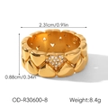 Detalles de dimensiones y peso del anillo de acero inoxidable dorado con forma de corazón - Anillo Dorado con Eslabones de Corazón (OD-R30600-8)