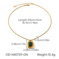 Détails d'un collier vintage en acier doré avec pendentif en pierre verte et dimensions - Style Cadre Carré Vert (OD-N40739-GN)