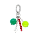 Dettaglio del portachiavi con perline colorate, gemme verdi e ciondolo a fiore bianco - Verde Smeraldo Giallo Rosso Perlina Fiore Stile (YS-A250083B)