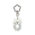 Dettaglio del portachiavi con fiocco di raso bianco e chiusura a fiore d'argento - Stile Perla Grigio Argento (YS-A250101C)