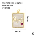 Détail macro du pendentif MAMA en cuivre doré avec des dimensions de 20mm x 16mm - Pendentif Rectangle Blanc MAMA