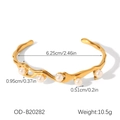 Detailed view of wave-shaped golden stainless steel bangle with white pearls and dimensions - Wavy Pearl Bangle (XZ-B20282) / Gold