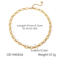Detalle de cerca de un collar de cadena de eslabones ovalados texturizados en tono dorado - Collar Dorado de Eslabones Ovalados Retorcidos (OD-N40656) / Dorado