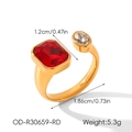 Vue détaillée d'une bague réglable dorée avec pierre en zircon rouge et dimensions - Rectangle Rouge (OD-R30659-RD)
