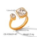 Dettaglio anello aperto in acciaio dorato con pietre in zirconia quadrate e ovali - Rettangolo Bianco (OD-R30659-WT)