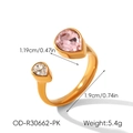 Dettaglio anello regolabile in acciaio dorato con zirconi rosa e bianchi a goccia - Pera Rosa (OD-R30662-PK)