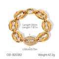 Detalle de pulsera de cadena cubana bicolor con medidas de 20cm de largo y 1,92cm de ancho - Pulsera de Cadena Gruesa Dorada (OD-B20382)