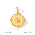 Détail d'un pendentif soleil en plaqué or 18K avec gravure boussole et dimensions - Style Texture Rayons de Soleil Boussole (OD-N40394)
