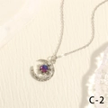 Detalle del colgante de luna y estrella con una piedra aurora púrpura brillante - Plata con piedra aurora violeta-azul oscuro (NE2146-C-2)