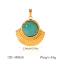 Détail macro du pendentif en éventail doré avec turquoise et dimensions précises indiquées - Style Éventail Rayonnant Turquoise (OD-N40168)