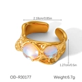 Anello dorato con pietra di luna irregolare, diametro 2,18 cm e larghezza 1,27 cm - Stile Doppia Pietra con Texture Lava Grezza (OD-R30177)