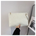 Pochette enveloppe blanche à patchwork géométrique avec fermeture éclair dorée - Blanc Cassé