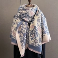 Dikke marineblauwe en roze bloemen sjaal met kasjmier gevoel en franje details - Blauw