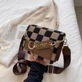 Bolso bandolera retro con estampado de damero en beige y negro con cuero marrón - Marrón