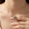 Collana vintage francese con ciondolo a uva viola, catena dorata e gemme a foglia - Uva (Oro)