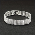 Lussuoso bracciale con pavé di zirconi a cinque file con finitura argento e chiusura - Cinque File di Strass