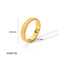 Strukturierter 18k vergoldeter Edelstahlring mit gerippten vertikalen Mustern - Gestreifter Goldring (TR4058-6)