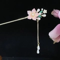 Klassische chinesische Haarnadel mit rosa Blume und Perlenquasten in Gold-Finish - Hellrosa Blumen Quaste Stil (发簪2457) / Hellrosa