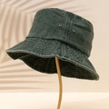 Bob en denim lavé vert foncé avec œillets métalliques et bord à coutures renforcées - Vert Foncé / Taille unique
