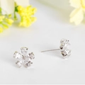 Silver flower stud earrings with five pear-cut clear zircons for a minimalist look - White