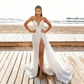 Robe de mariée en dentelle blanche avec décolleté en V, fines bretelles et fente haute - S / Blanc