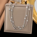 Collana a tre strati in argento a maglia serpente con perline ovali su espositore gioielli - Collana da Maglione a Tre Strati con Perle Ovali e Catena a Serpente (XLH6092) / Colore acciaio