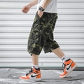 Pantalones cortos cargo de camuflaje para hombre con multibolsillos y cordón ajustable - EU 31 / Camuflaje del ejército profundo