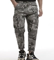 Détail du pantalon cargo camouflage pour homme avec grandes poches latérales et fermeture éclair - Camouflage Gris / 29