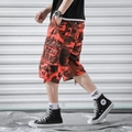 Short cargo pour homme avec motif camouflage rouge et orange et grandes poches latérales - EU 31 / Camouflage rouge brique
