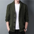 Détail d'un cardigan vert foncé à col châle avec maille côtelée et gros boutons ronds - S / Vert Militaire