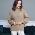 Maglione da donna a collo alto lavorato a maglia con maniche a lanterna kaki - S / Cachi