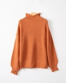 Dettaglio ravvicinato del collo alto a coste e della trama del maglione arancione - S / Rosso Mattone